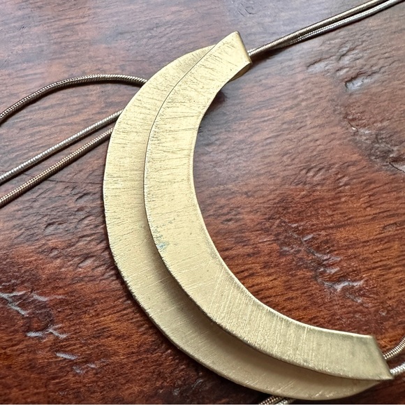 Elegant Lariat Style Necklace. Some Scratching/Signs Of Age - Picture 2 of 4